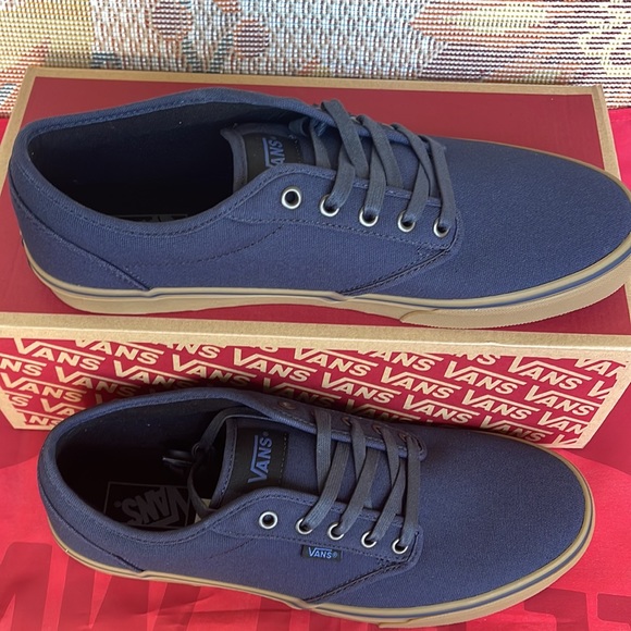 Vans Men’s Atwood
(12 Oz Canvas) Navy/Gum
VN000XBOD8F
Sneakers - Picture 3 of 16